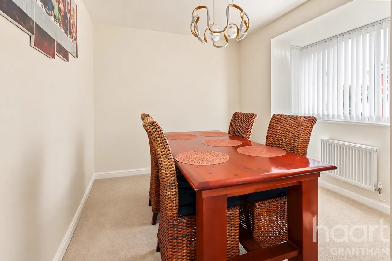 Lamplight Square, Grantham, NG31, photo 4