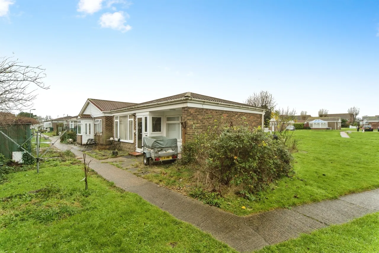 2 bed house for sale — Shannon Way, EASTBOURNE