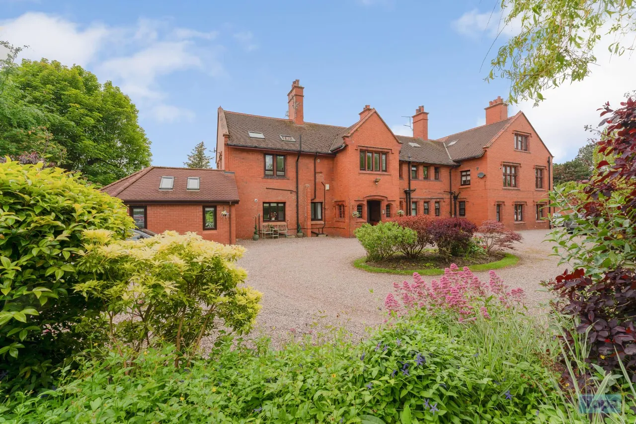 2 bed flat for sale, Baskervyle Road, Heswall, CH60