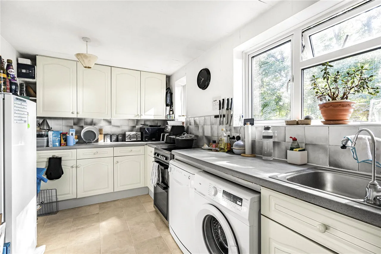 Trotsworth Court, Virginia Water, GU25, photo 3
