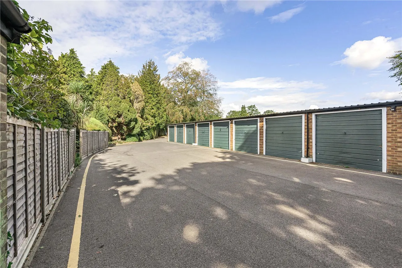 Trotsworth Court, Virginia Water, GU25, photo 13