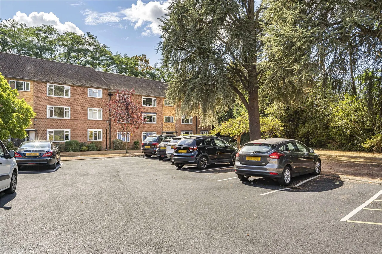 Trotsworth Court, Virginia Water, GU25, photo 12