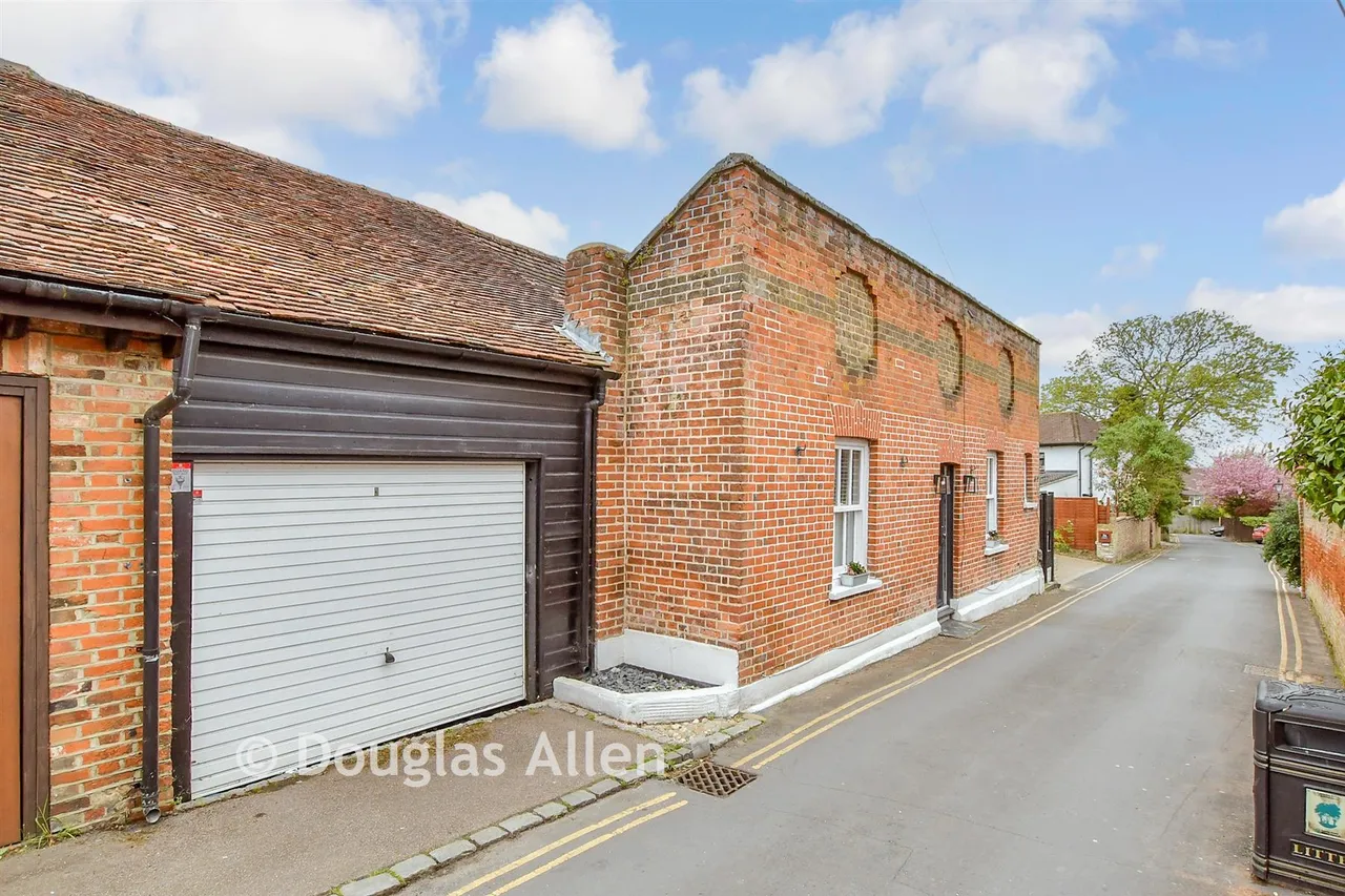 4 bed house for sale, Buttercross Lane, Epping, CM16