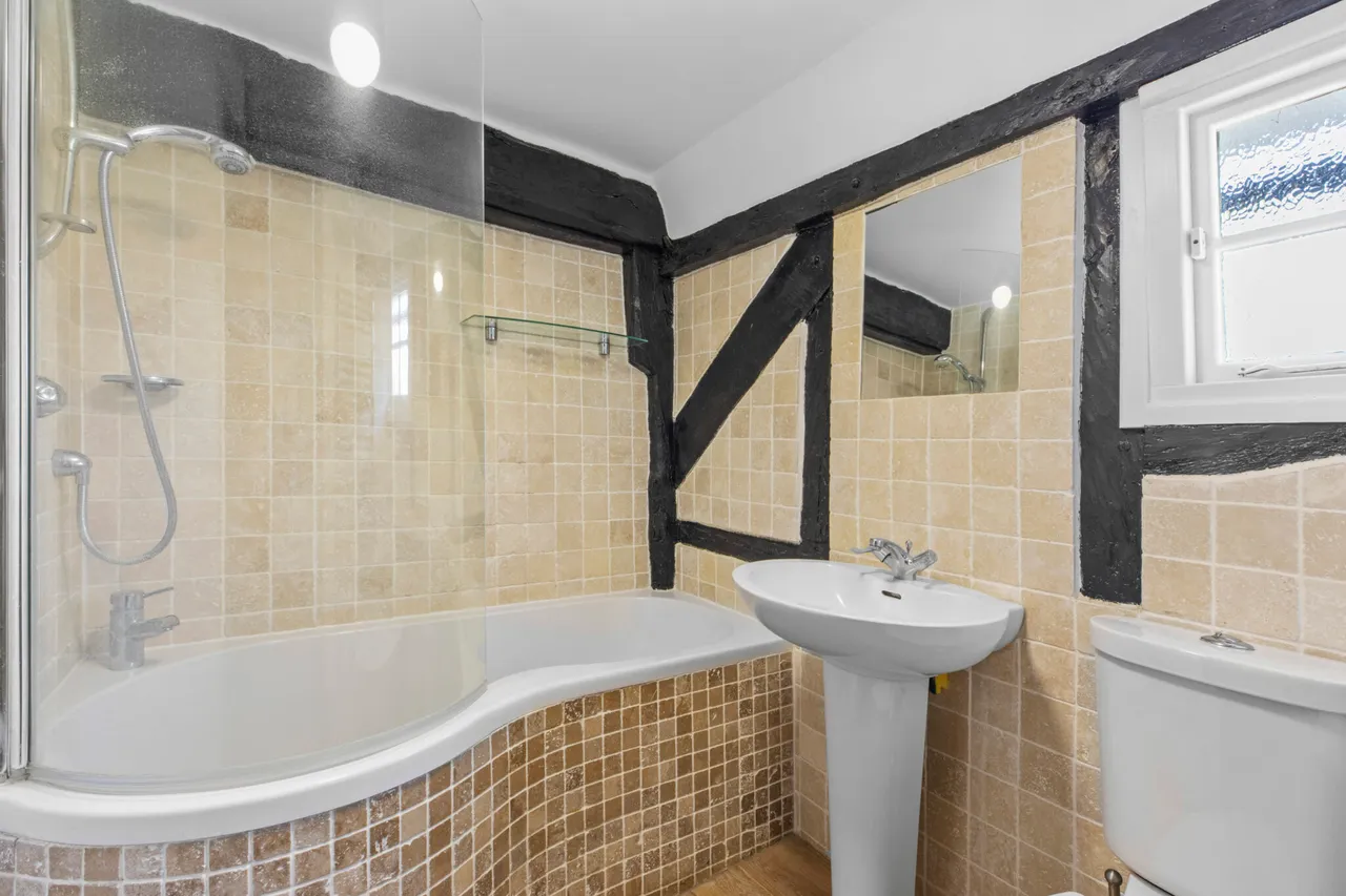 The Avenue, Worminghall, HP18, photo 9