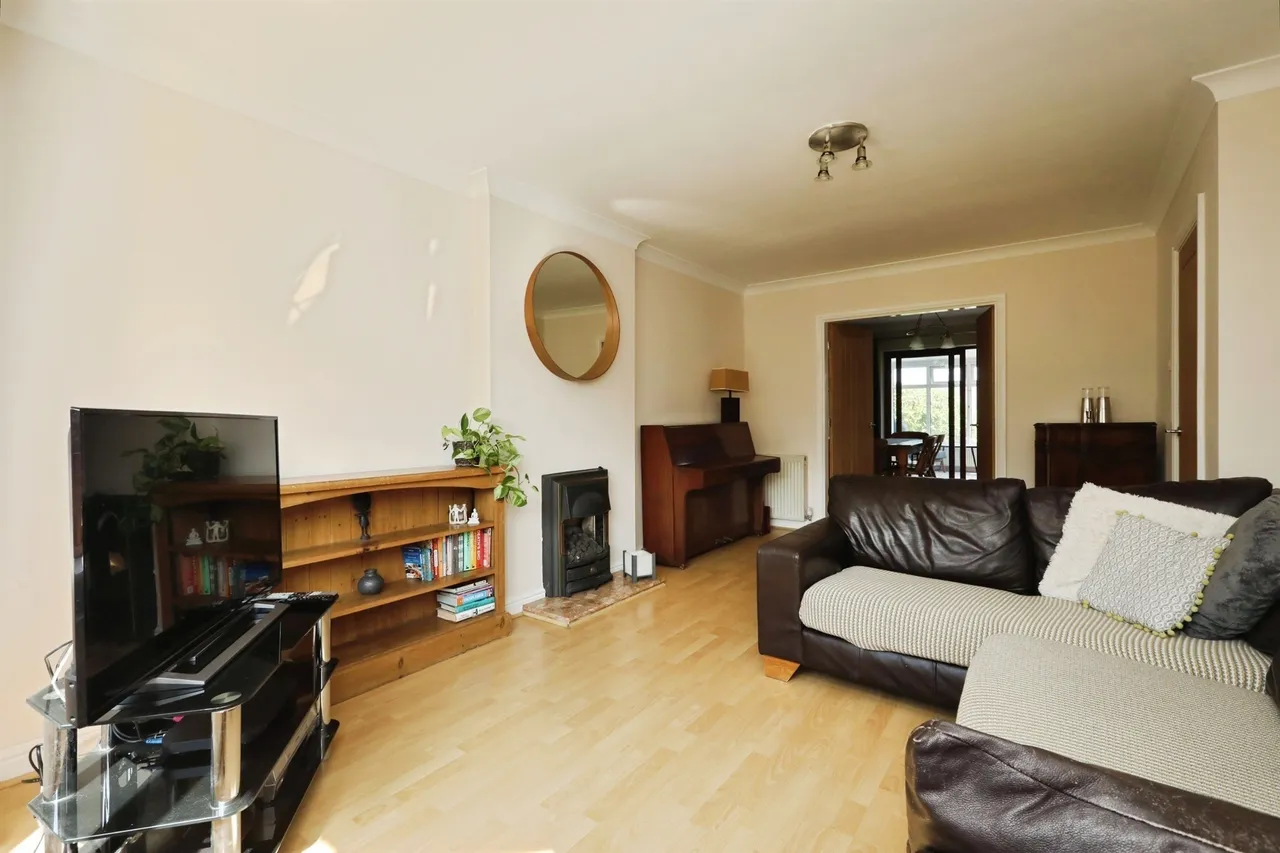 Lilac Grove, Bawtry, Doncaster, photo 6