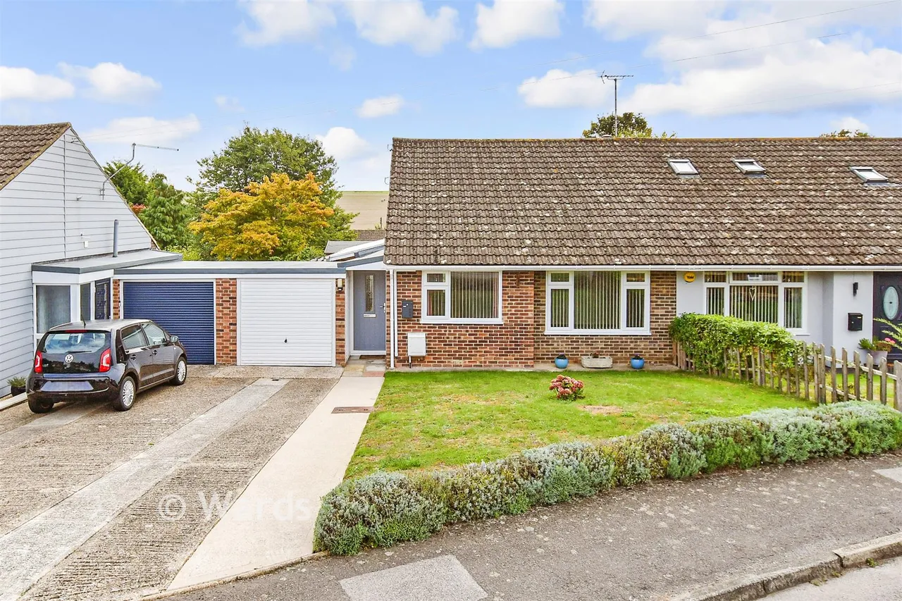 2 bed house for sale, Palm Tree Close, Eythorne, CT15