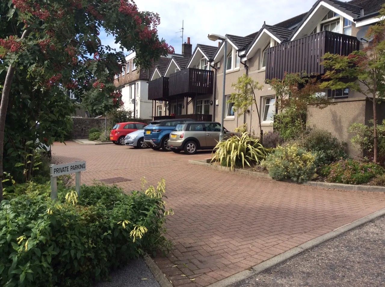 2 bed flat to rent, St Devenicks Crescent, Cults, AB15