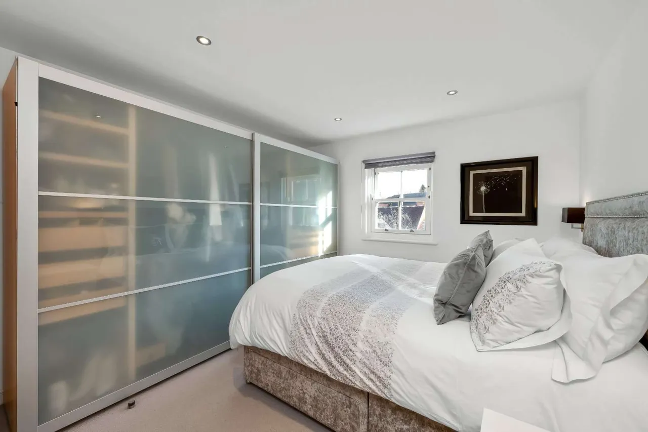 High Street, Esher, Surrey, KT10 9QL, photo 8