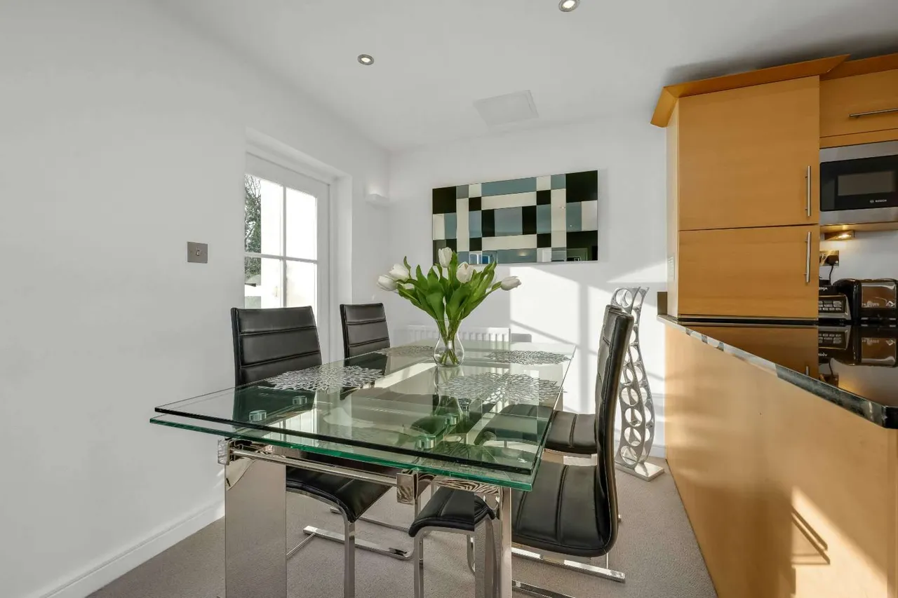 High Street, Esher, Surrey, KT10 9QL, photo 5