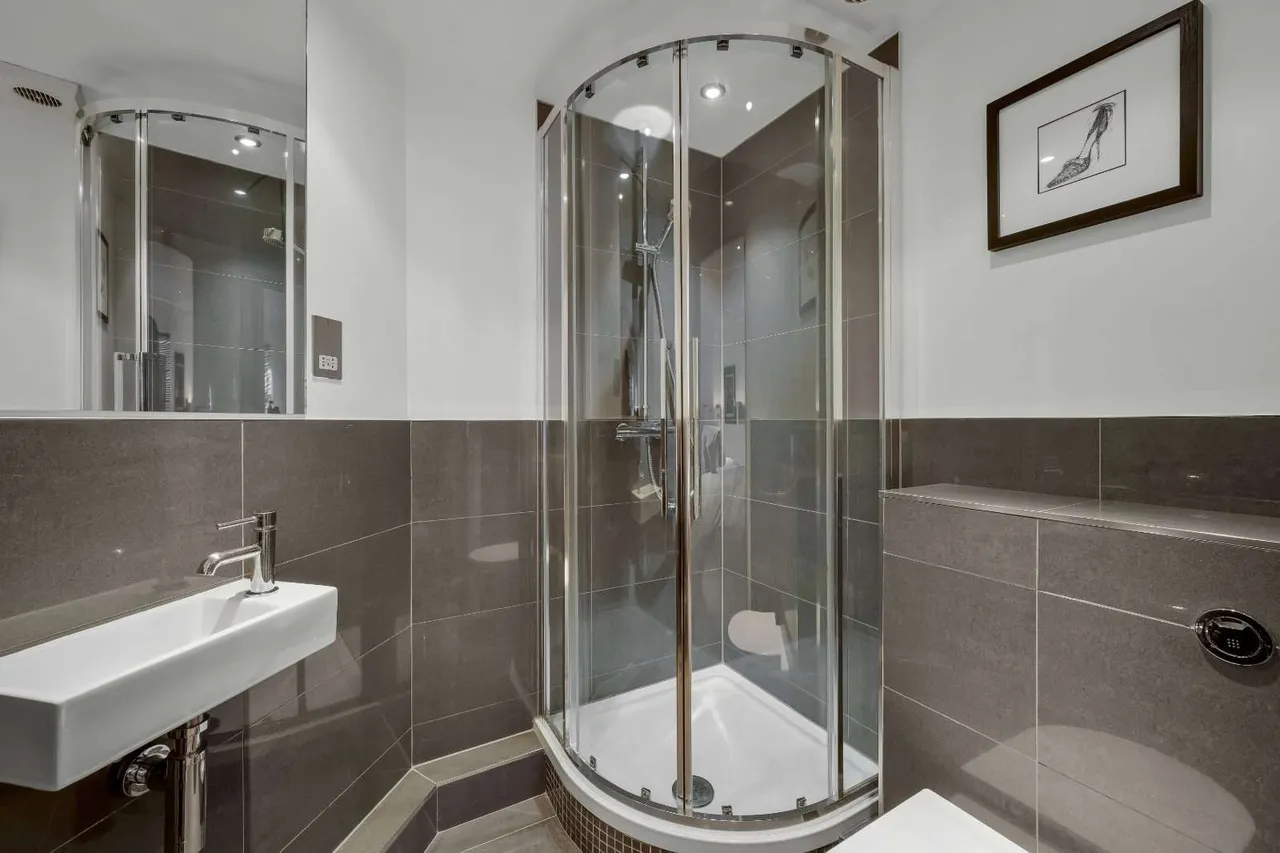 High Street, Esher, Surrey, KT10 9QL, photo 10