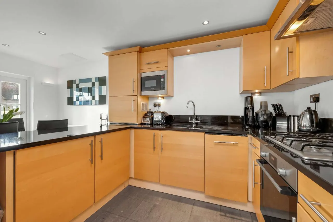 High Street, Esher, Surrey, KT10 9QL, photo 7