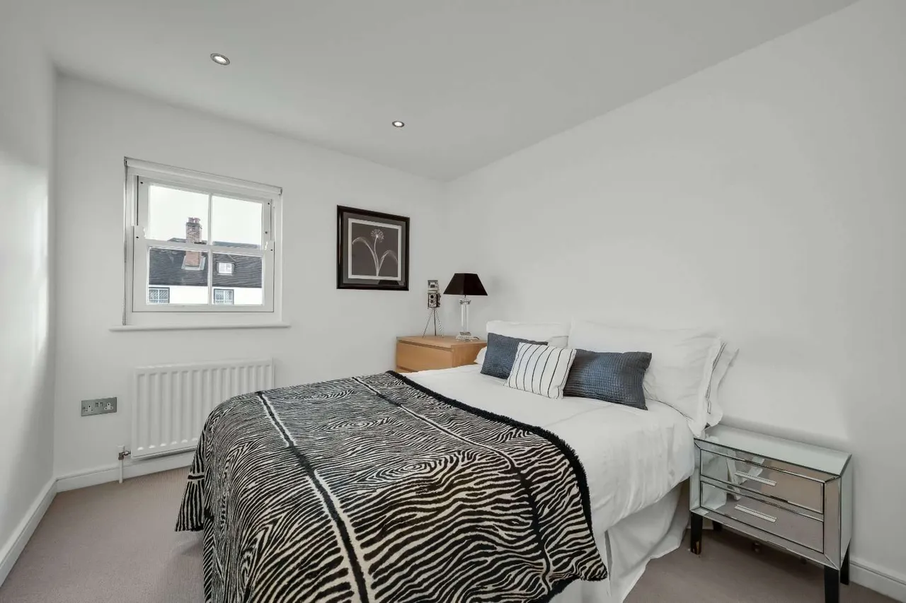 High Street, Esher, Surrey, KT10 9QL, photo 11