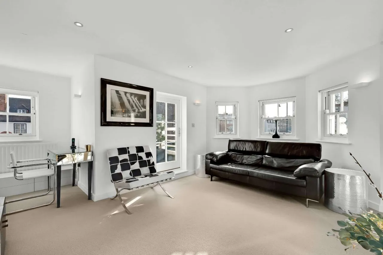 High Street, Esher, Surrey, KT10 9QL, photo 4