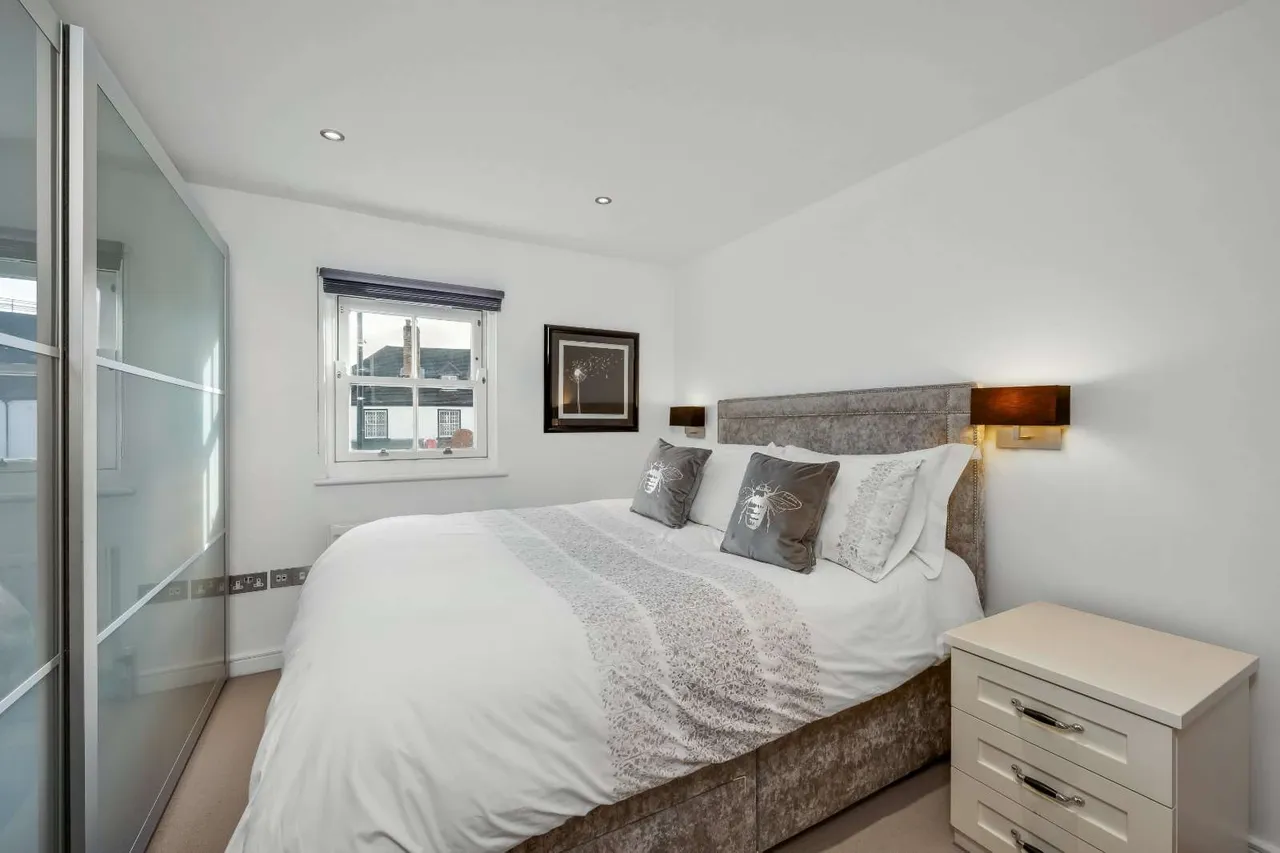High Street, Esher, Surrey, KT10 9QL, photo 9