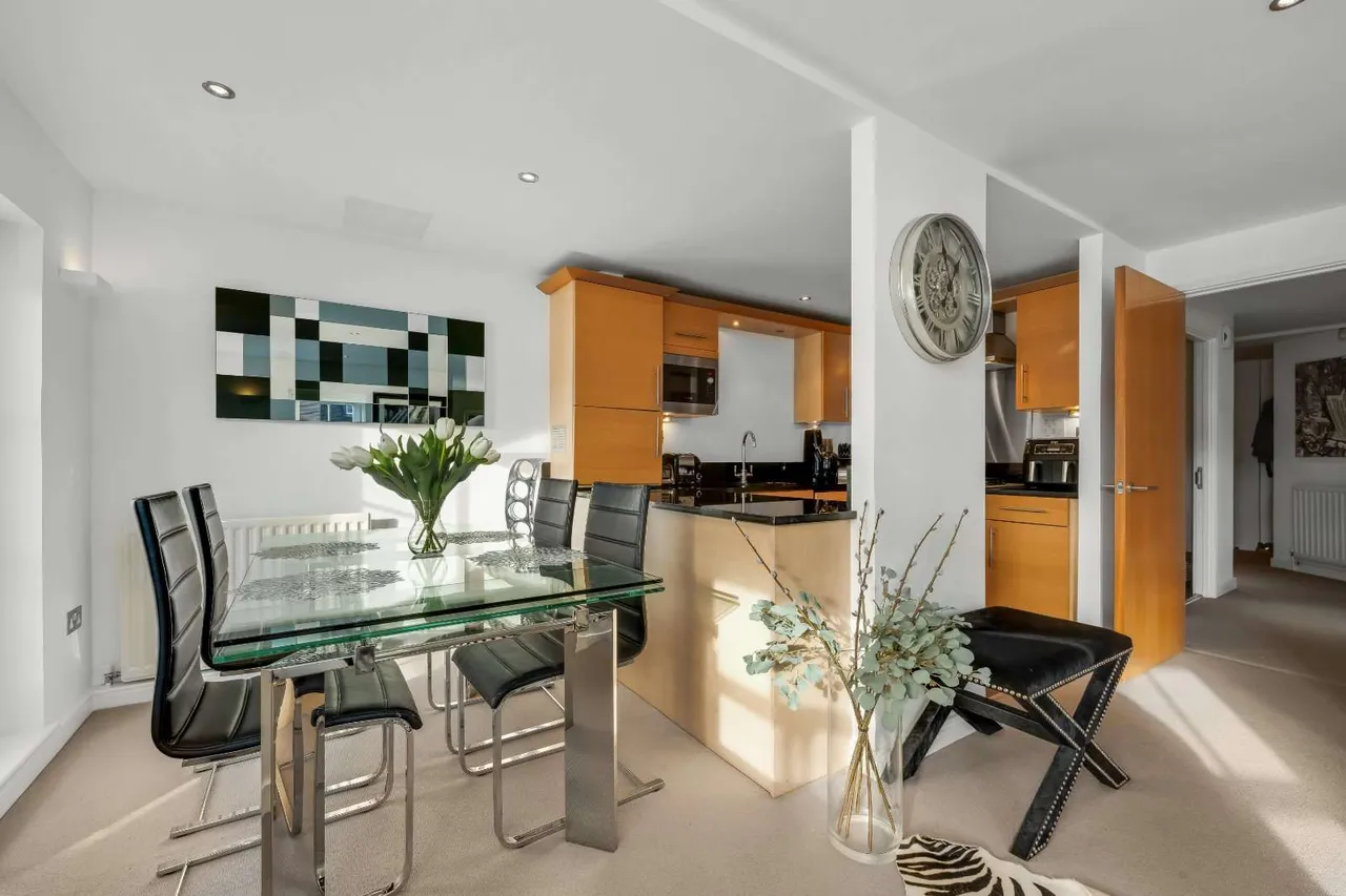 High Street, Esher, Surrey, KT10 9QL, photo 6