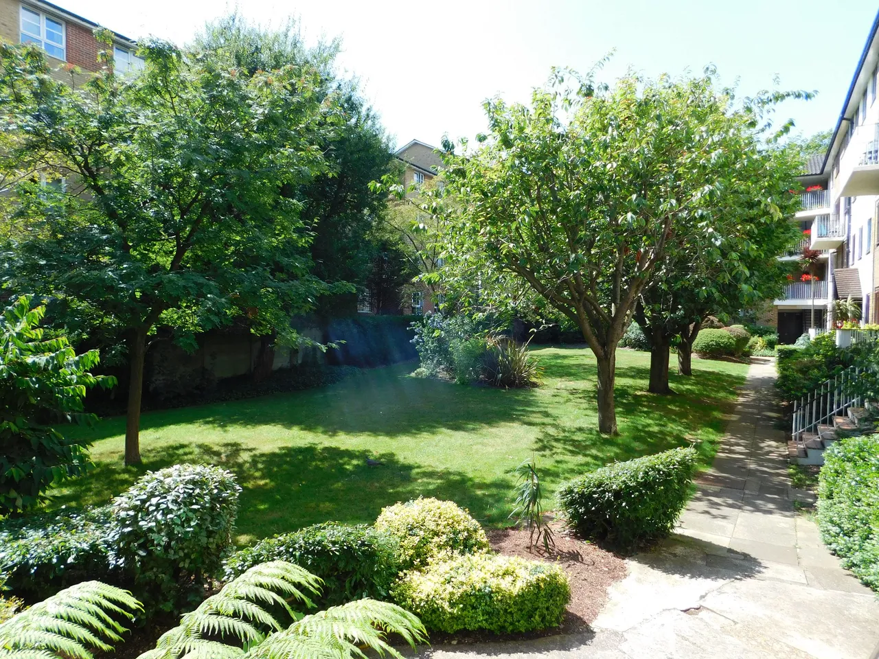 East Acton Lane, London, W3 7LB, photo 2