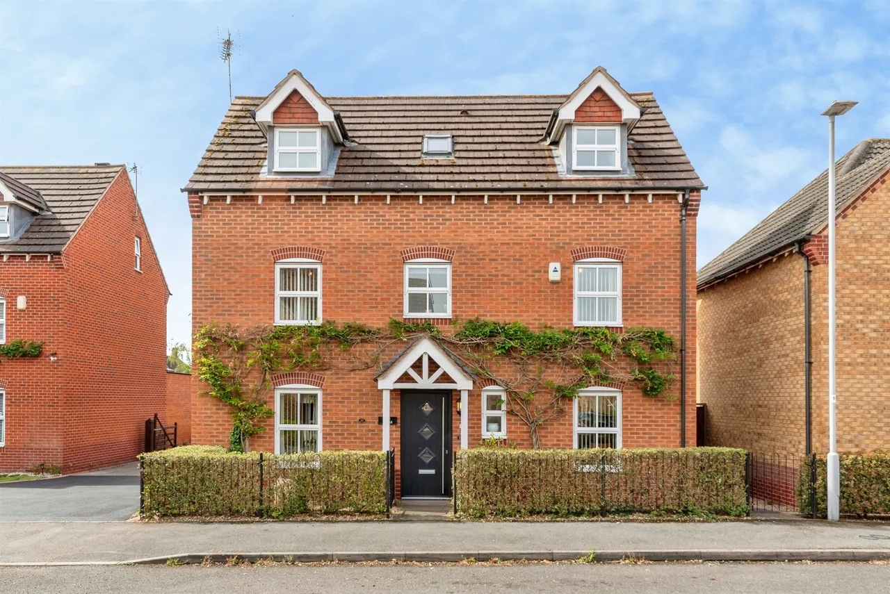 4 bed house for sale — Hercules Drive, Newark