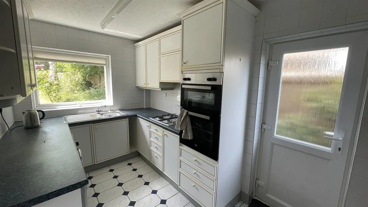 Richmond Way, Fetcham, KT22, photo 4
