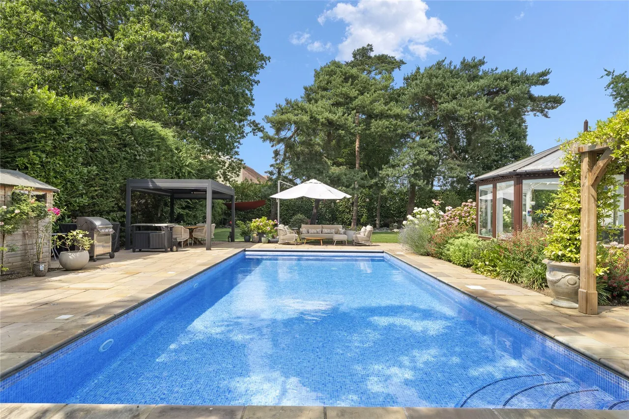 Queensgate, Fairmile Lane, Cobham, Surrey, KT11, photo 2