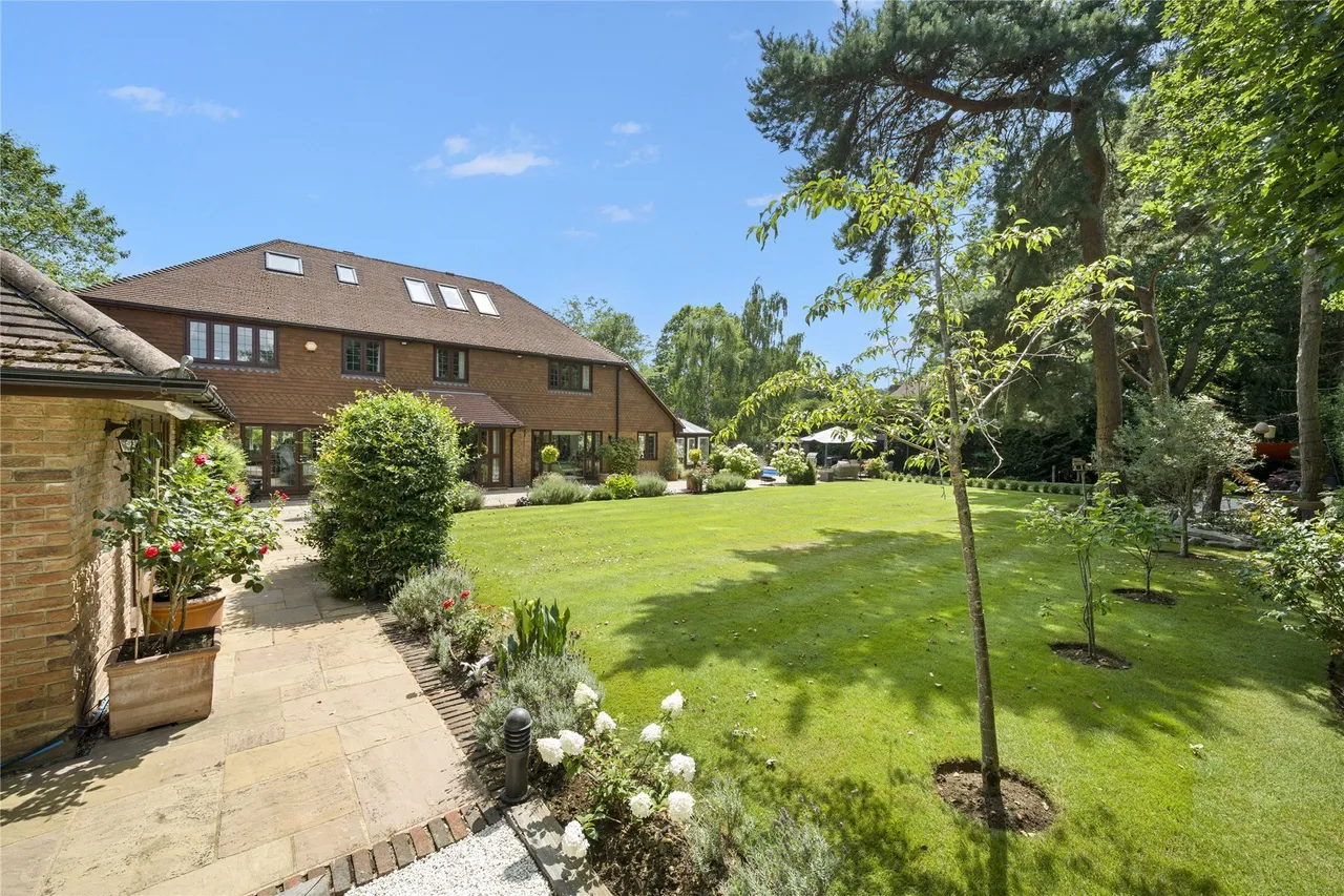 6 bed house for sale — Queensgate, Fairmile Lane, Cobham, Surrey, KT11