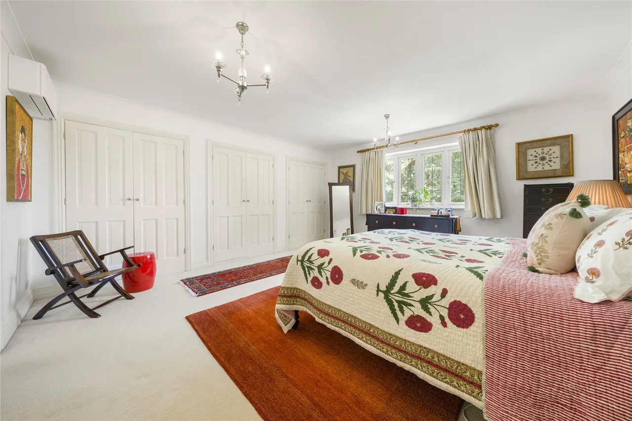 Queensgate, Fairmile Lane, Cobham, Surrey, KT11, photo 12