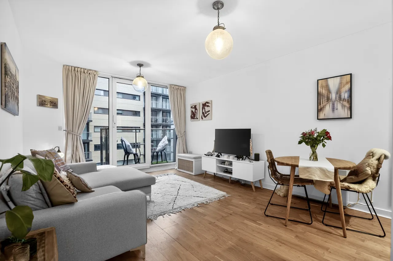 Queenstown Road, London, SW11, photo 3