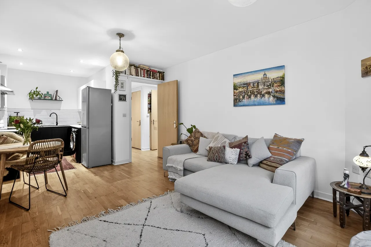Queenstown Road, London, SW11, photo 2