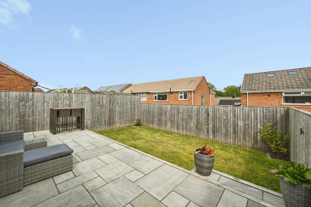 Rothesay Close, St. Helens, WA11, photo 5