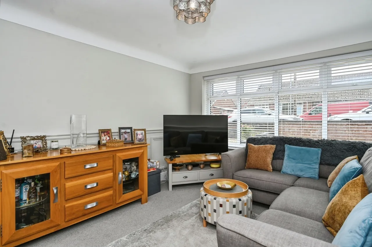 Rothesay Close, St. Helens, WA11, photo 12