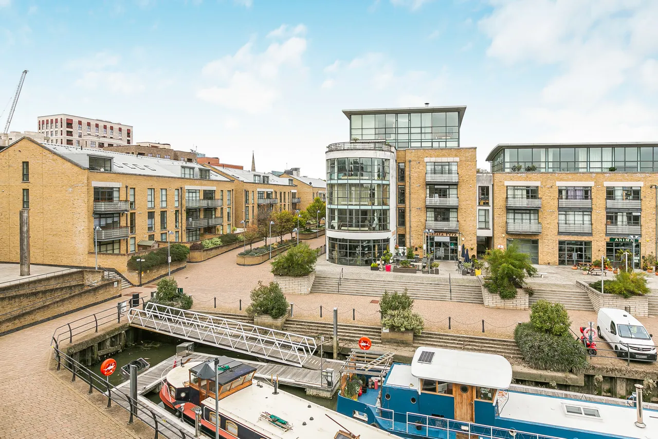 Point Wharf Lane, Brentford, TW8, photo 13