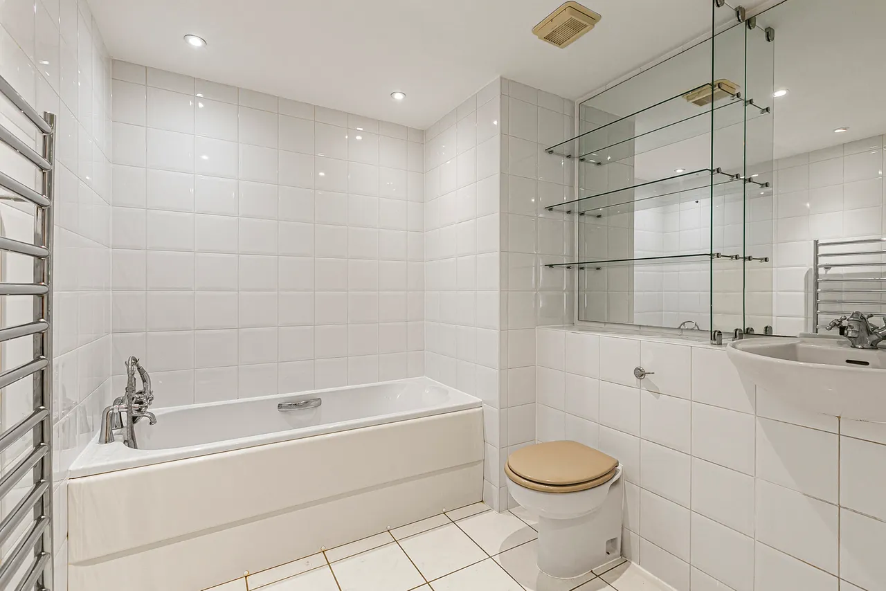 Point Wharf Lane, Brentford, TW8, photo 8