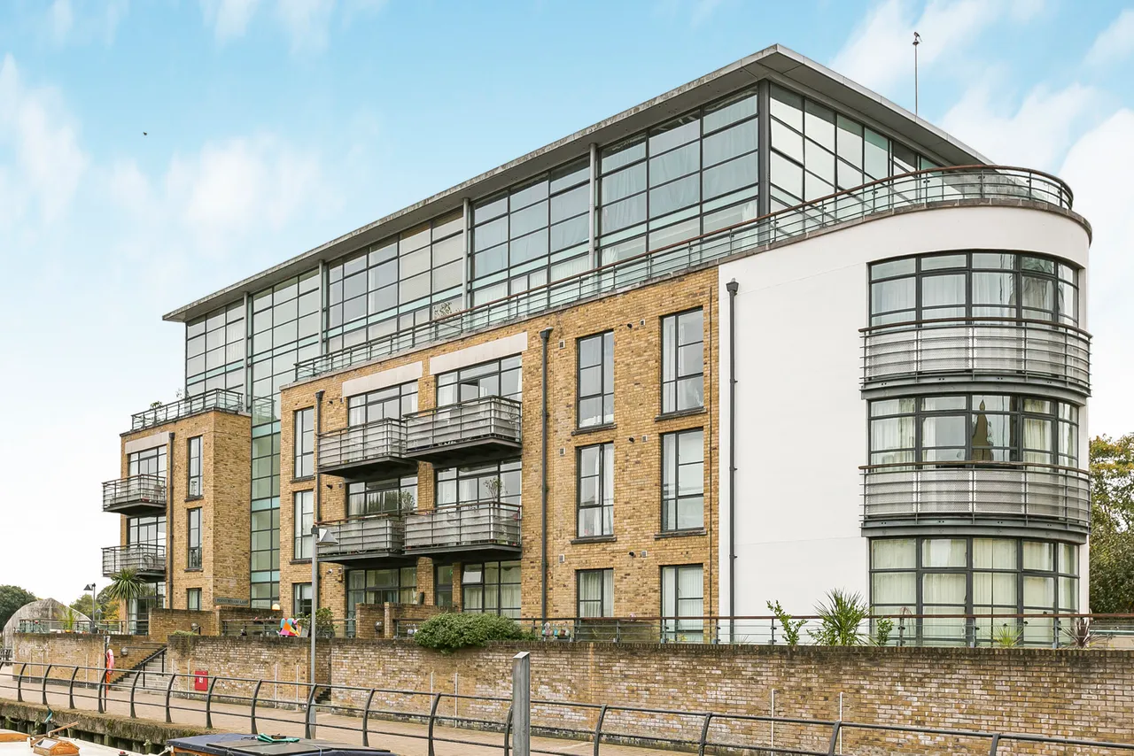 1 bed flat for sale, Point Wharf Lane, Brentford, TW8