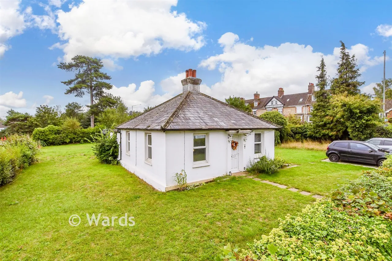 2 bed house for sale, London Road, Ditton, ME20