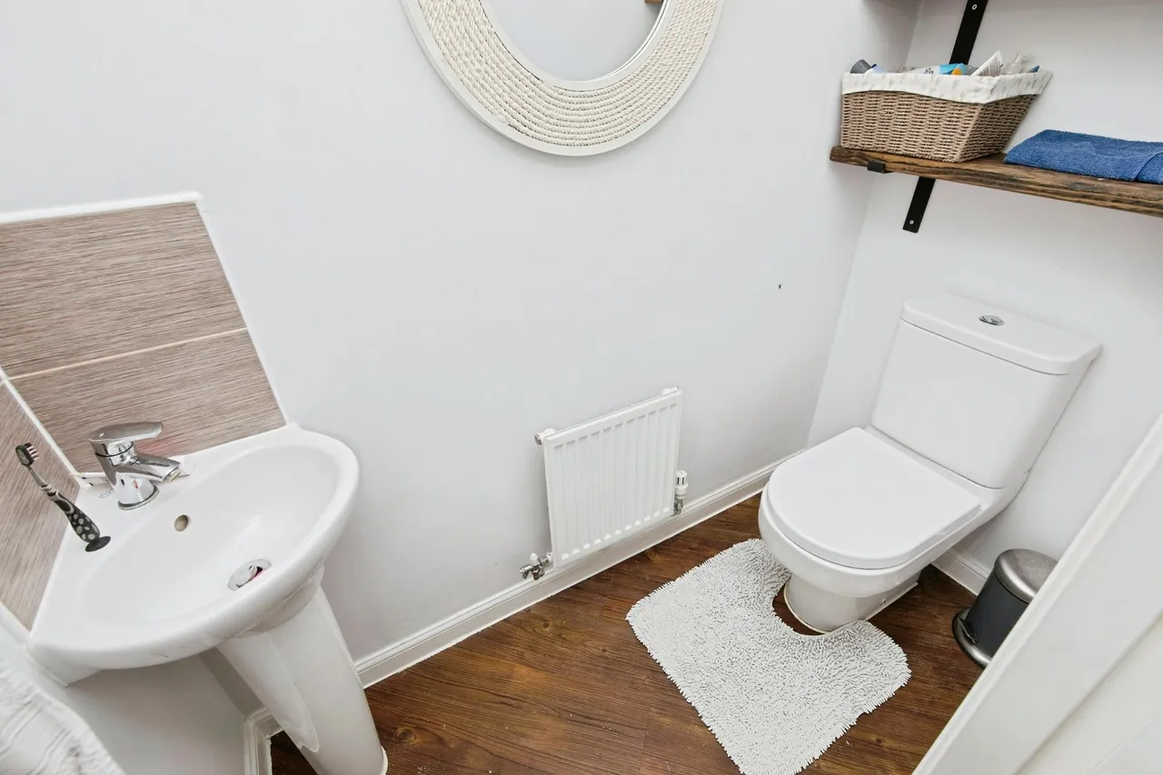 Sunderland Close, Church Gresley, DE11, photo 10