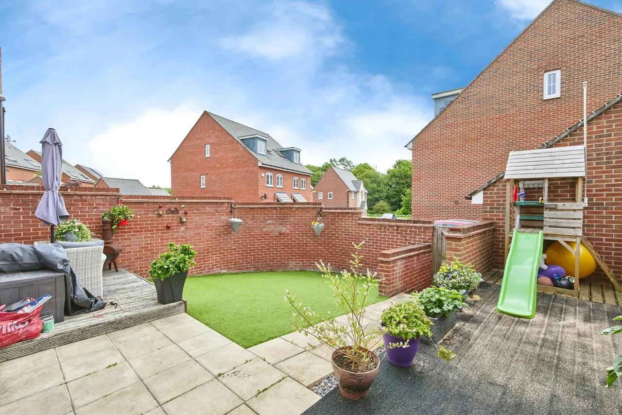 Sunderland Close, Church Gresley, DE11, photo 21