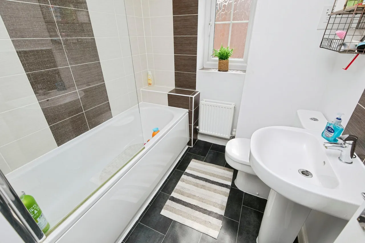 Sunderland Close, Church Gresley, DE11, photo 18