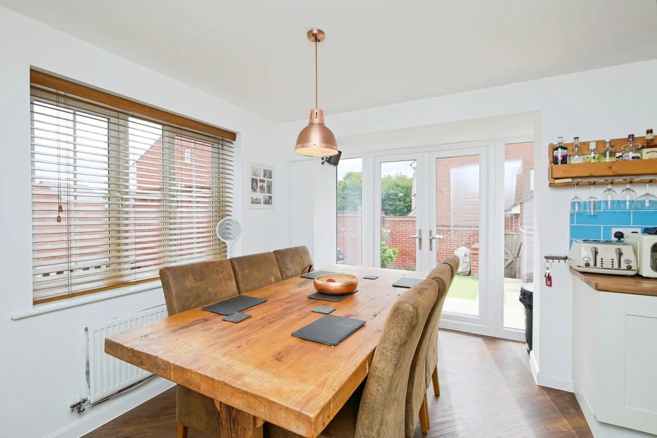 Sunderland Close, Church Gresley, DE11, photo 9