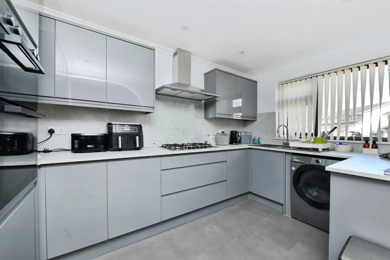 Hobbs Crescent, Saltash, PL12, photo 2
