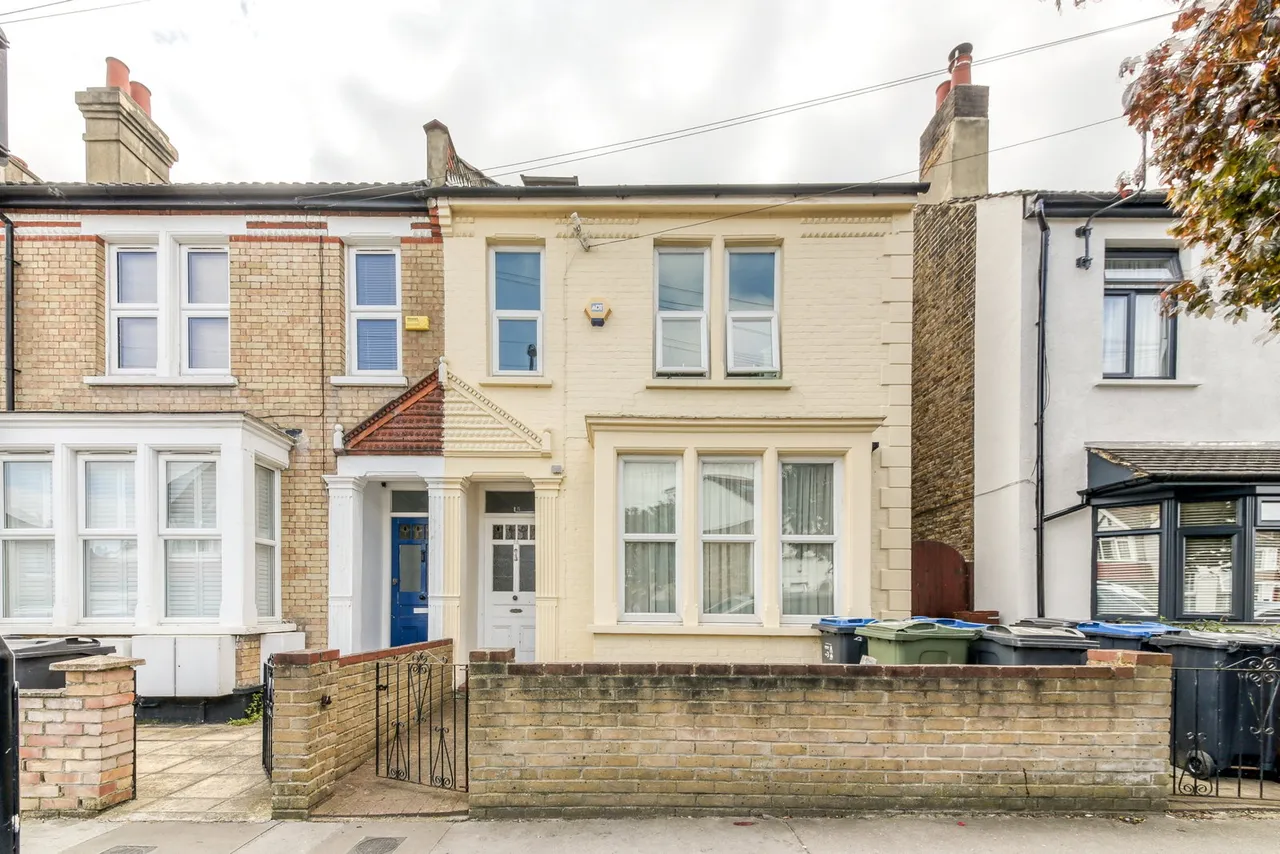 4 bed house for sale — Waddon Park Avenue, Croydon, CR0 4LW