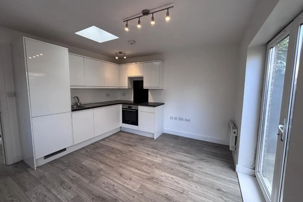 Brighton Road, Horsham, West Sussex RH13 5BU, photo 3