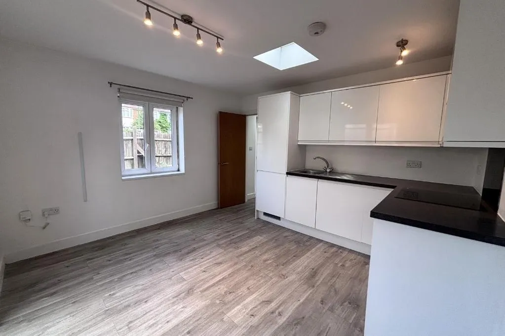 Brighton Road, Horsham, West Sussex RH13 5BU, photo 4