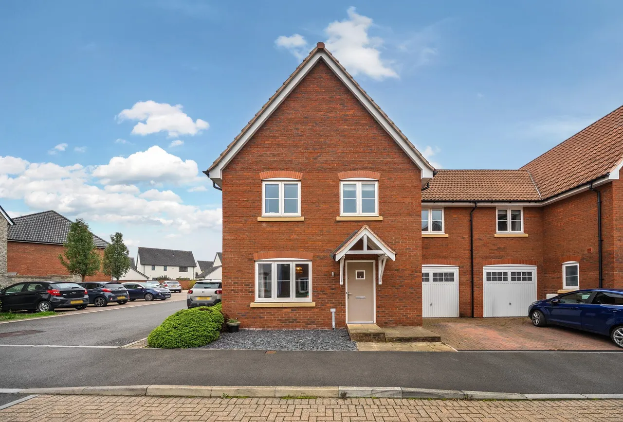 4 bed house for sale — Cranesbill Crescent, Gloucestershire, Charfield, GL12 8EH