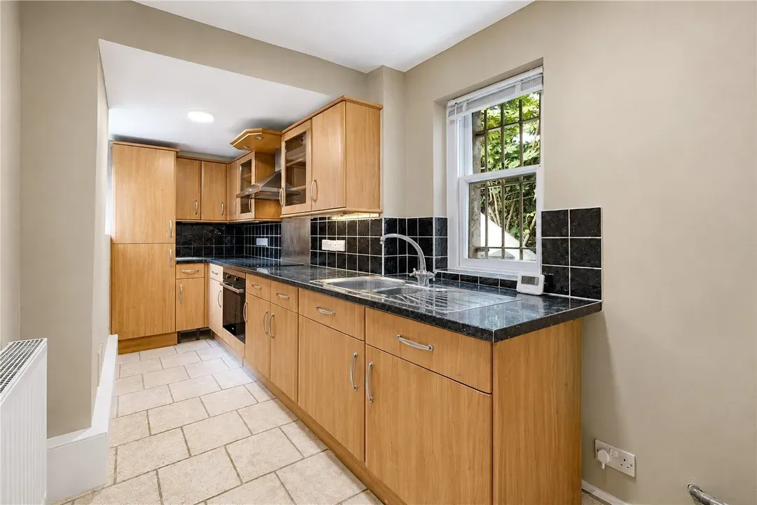 Brondesbury Road, Kilburn, London, NW6, photo 2