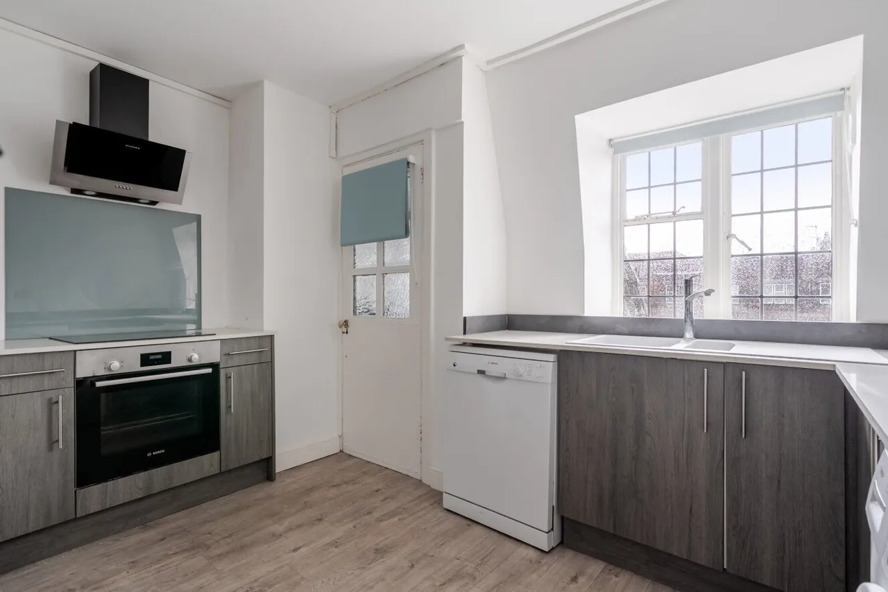 Portsmouth Road, Putney, London, SW15, photo 3