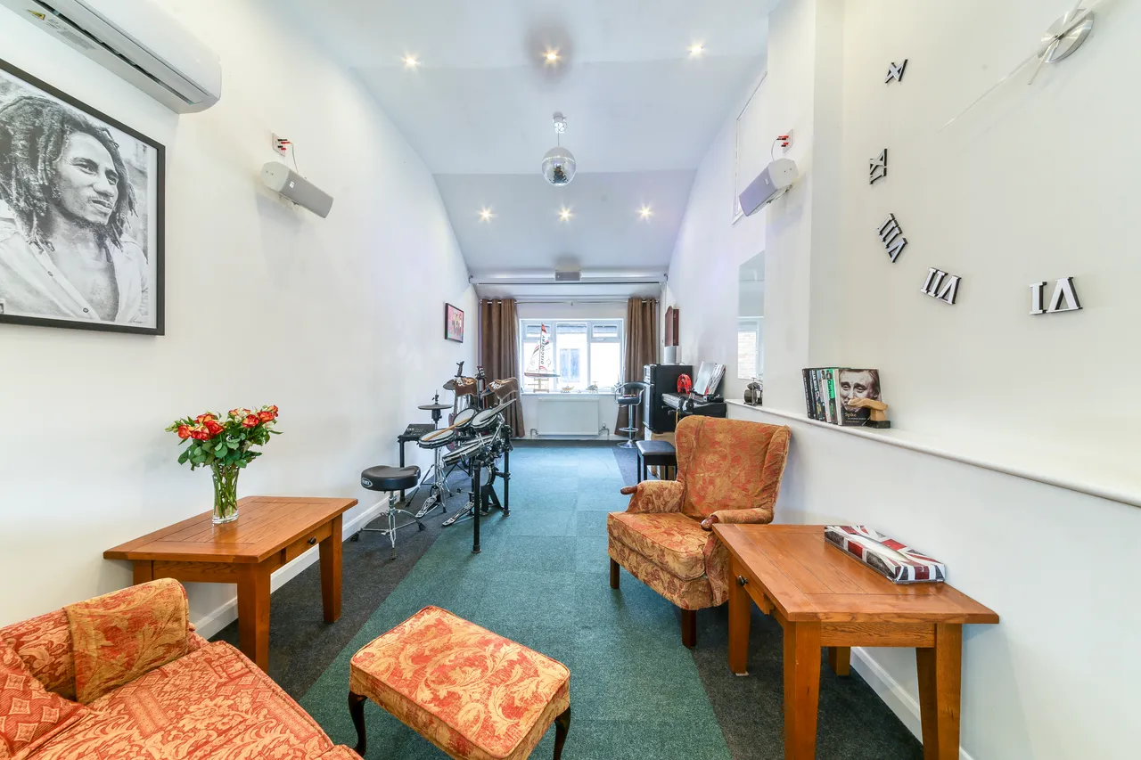 Auriol Close, Worcester Park, KT4, photo 12