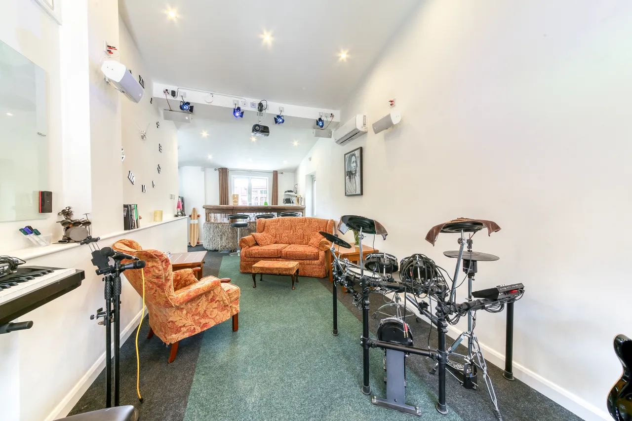 Auriol Close, Worcester Park, KT4, photo 13