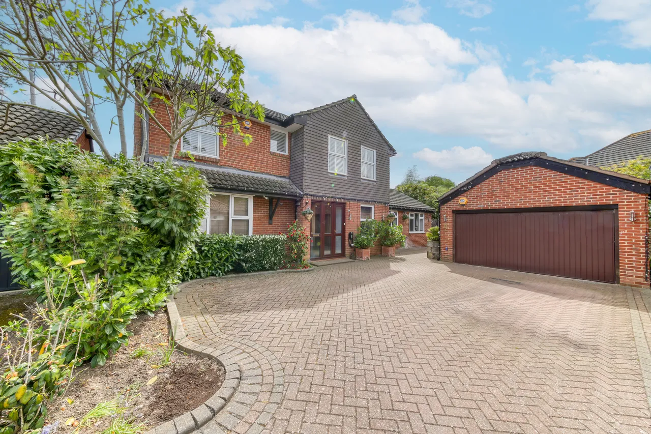 5 bed property for sale, Auriol Close, Worcester Park, KT4