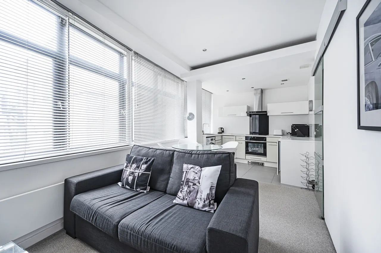 London, EC2M, photo 2