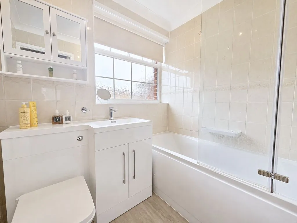 Woodside Avenue, Flackwell Heath, HP10, photo 12