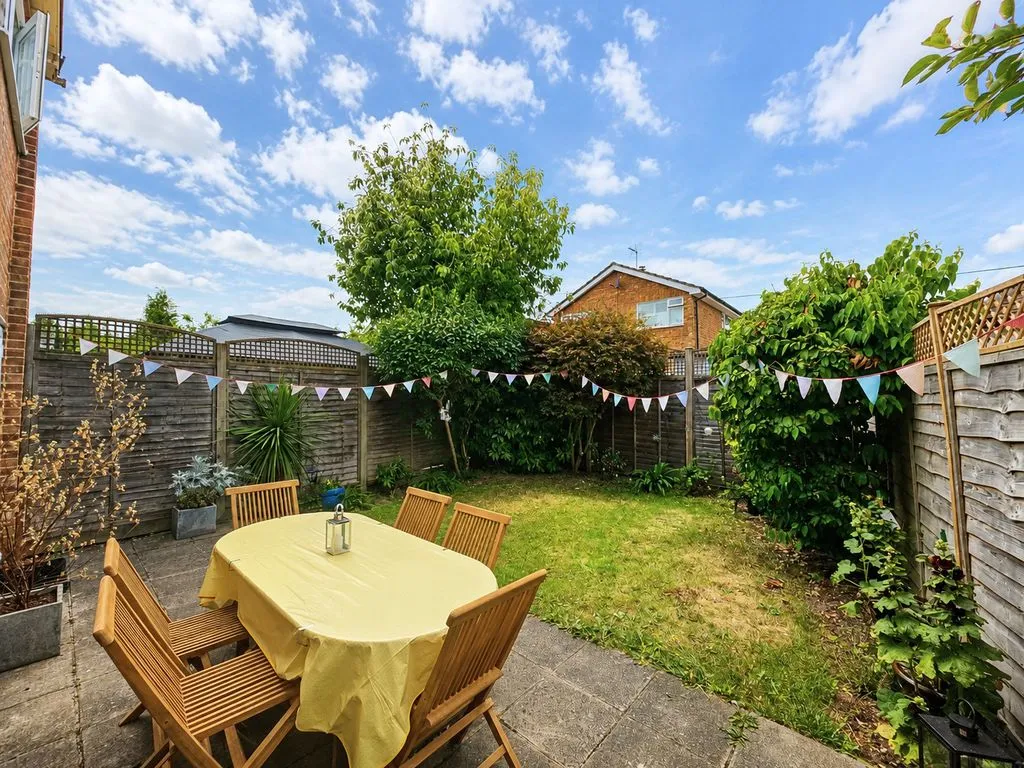 Woodside Avenue, Flackwell Heath, HP10, photo 3